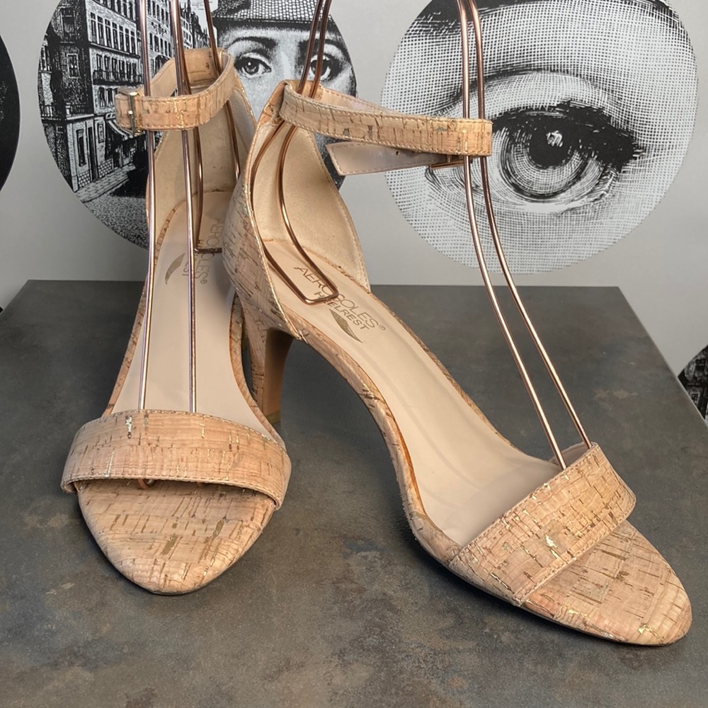 Aerosoles Cork Sandals w/ ankle strap and gold metallic accents Sz 9.5 🍾💛
